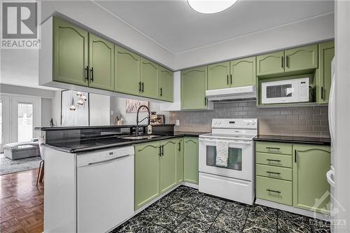 46 Spruce Crescent, Arnprior, ON - Indoor Photo Showing Kitchen