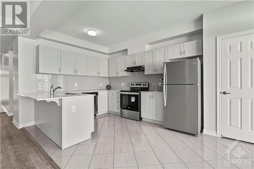 43 Caspian Row, Ottawa, ON - Indoor Photo Showing Kitchen