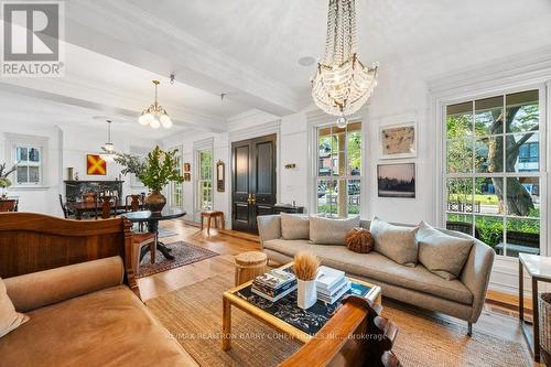 23 Lytton Boulevard, Toronto, ON - Indoor Photo Showing Living Room