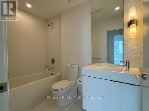 1713 - 33 Helendale Avenue, Toronto, ON - Indoor Photo Showing Bathroom