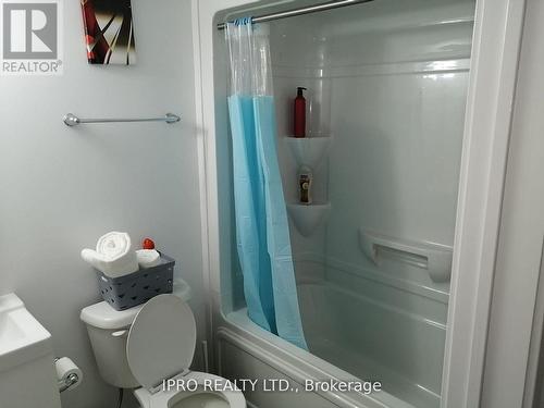 54 - 1740 Simcoe Street N, Oshawa (Samac), ON - Indoor Photo Showing Bathroom