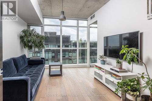 1011 - 1190 Dundas Street E, Toronto (South Riverdale), ON - Indoor Photo Showing Living Room