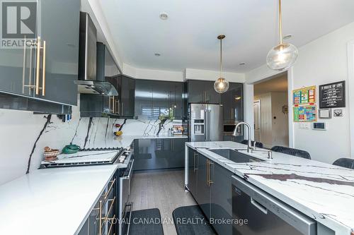 181 Westfield Drive, Whitby, ON - Indoor Photo Showing Kitchen With Upgraded Kitchen