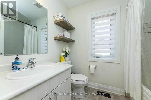 181 Westfield Drive, Whitby, ON - Indoor Photo Showing Bathroom