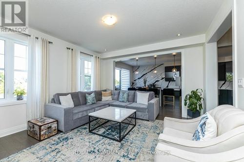 181 Westfield Drive, Whitby, ON - Indoor Photo Showing Living Room