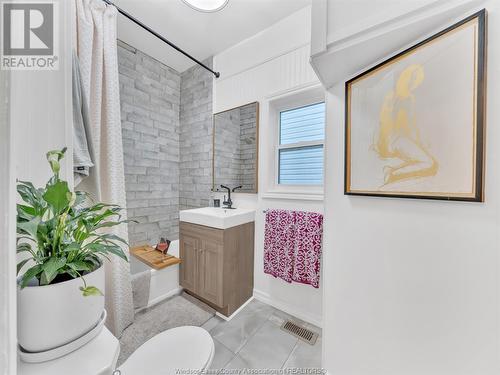 203 Park Street, Chatham, ON - Indoor Photo Showing Bathroom