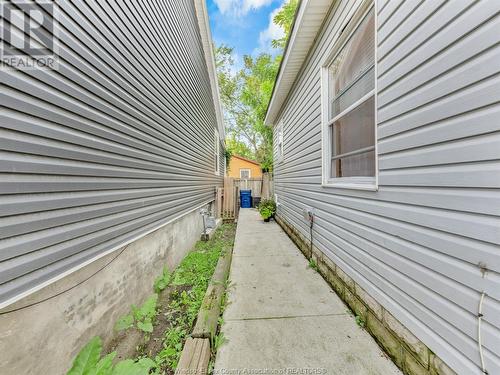 203 Park Street, Chatham, ON - Outdoor With Exterior