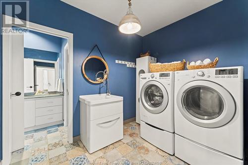 366 Elmgrove Drive, Lakeshore, ON - Indoor Photo Showing Laundry Room