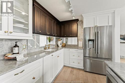 366 Elmgrove Drive, Lakeshore, ON - Indoor Photo Showing Kitchen With Upgraded Kitchen