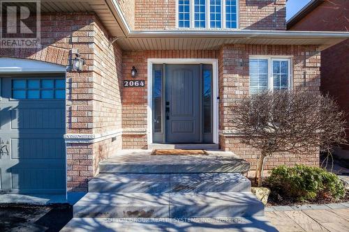 2064 Golden Orchard Trail, Oakville, ON - Outdoor