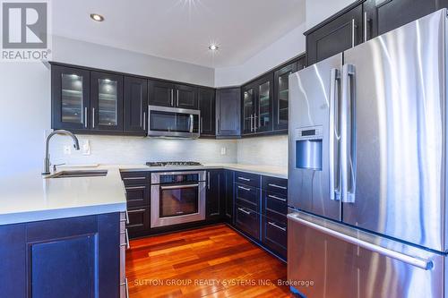 2064 Golden Orchard Trail, Oakville, ON - Indoor Photo Showing Kitchen With Upgraded Kitchen