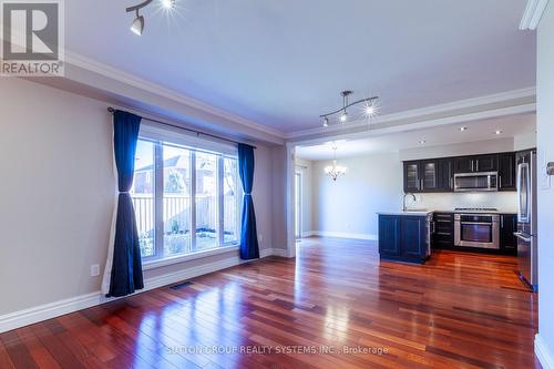 2064 Golden Orchard Trail, Oakville, ON - Indoor Photo Showing Kitchen