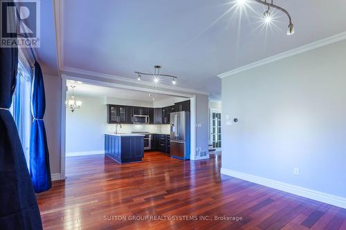 2064 Golden Orchard Trail, Oakville, ON - Indoor Photo Showing Kitchen