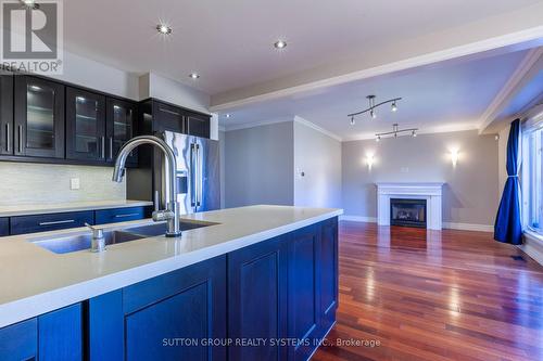 2064 Golden Orchard Trail, Oakville, ON - Indoor Photo Showing Kitchen