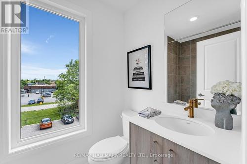 9 Persica Street, Richmond Hill, ON - Indoor Photo Showing Bathroom