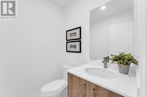 9 Persica Street, Richmond Hill, ON - Indoor Photo Showing Bathroom