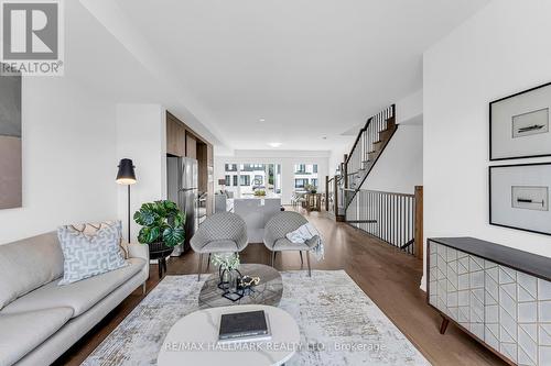 9 Persica Street, Richmond Hill (Oak Ridges), ON - Indoor Photo Showing Living Room