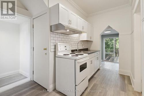 7 Carfrae Crescent, London, ON - Indoor Photo Showing Kitchen