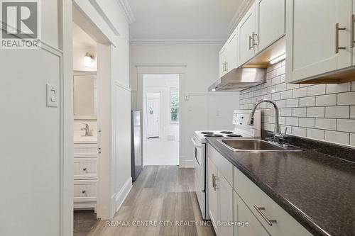 7 Carfrae Crescent, London, ON - Indoor Photo Showing Kitchen