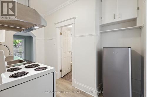 7 Carfrae Crescent, London, ON - Indoor Photo Showing Kitchen