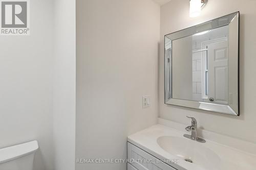 7 Carfrae Crescent, London, ON - Indoor Photo Showing Bathroom