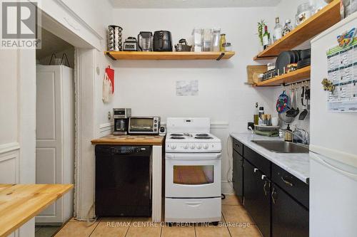 7 Carfrae Crescent, London, ON - Indoor Photo Showing Kitchen