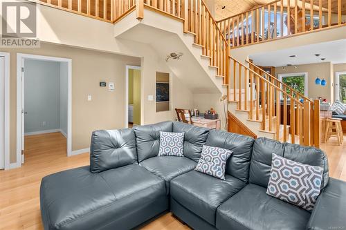 825 Cedar Bough Spur, Sidney Island, BC - Indoor Photo Showing Living Room