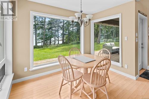 825 Cedar Bough Spur, Sidney Island, BC - Indoor Photo Showing Dining Room