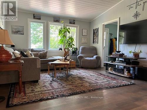 2481 Lakeshore Drive, Ramara (Brechin), ON - Indoor Photo Showing Living Room