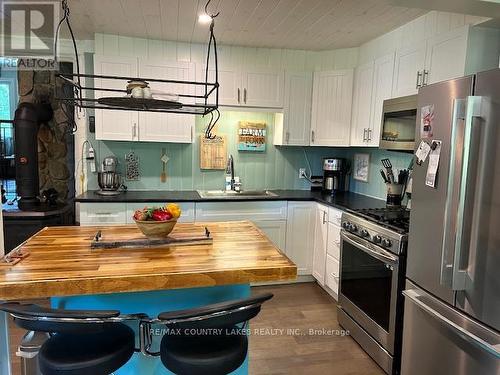 2481 Lakeshore Drive, Ramara, ON - Indoor Photo Showing Kitchen