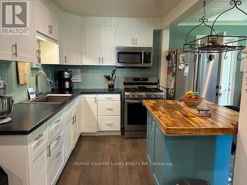 2481 Lakeshore Drive, Ramara, ON - Indoor Photo Showing Kitchen