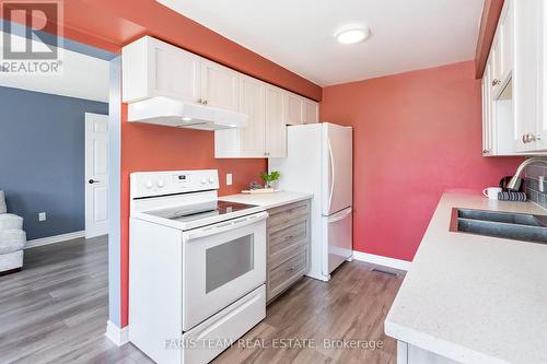 117 Nathan Crescent, Barrie, ON - Indoor Photo Showing Kitchen With Double Sink