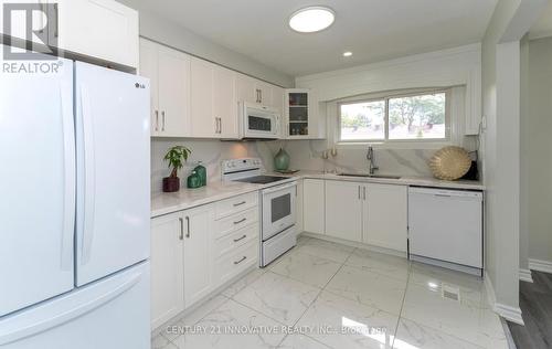 138 Ashton Crescent, Brampton (Central Park), ON - Indoor Photo Showing Kitchen