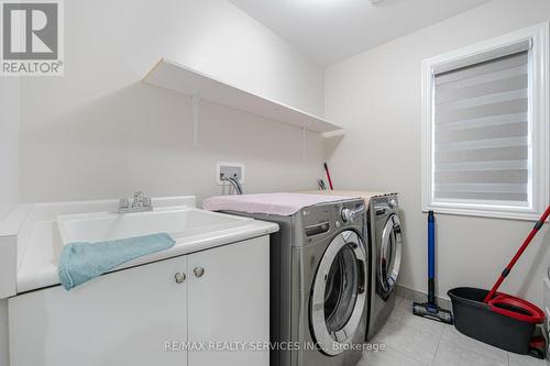 15 Deer Ridge Trail, Caledon, ON - Indoor Photo Showing Laundry Room