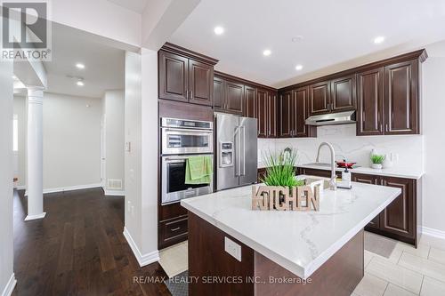 15 Deer Ridge Trail, Caledon, ON - Indoor Photo Showing Kitchen With Upgraded Kitchen