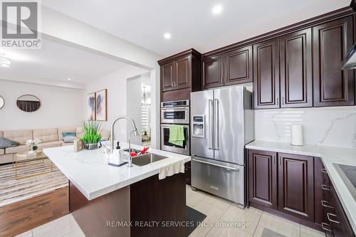 15 Deer Ridge Trail, Caledon, ON - Indoor Photo Showing Kitchen With Upgraded Kitchen