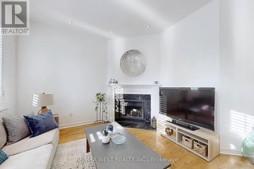 42 Brownstone Circle, Vaughan (Crestwood-Springfarm-Yorkhill), ON - Indoor Photo Showing Living Room With Fireplace