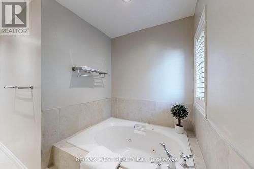 42 Brownstone Circle, Vaughan (Crestwood-Springfarm-Yorkhill), ON - Indoor Photo Showing Bathroom