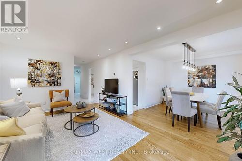 42 Brownstone Circle, Vaughan (Crestwood-Springfarm-Yorkhill), ON - Indoor Photo Showing Living Room