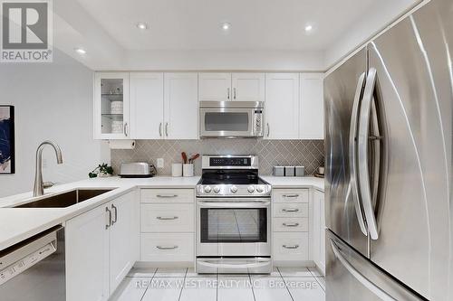 42 Brownstone Circle, Vaughan (Crestwood-Springfarm-Yorkhill), ON - Indoor Photo Showing Kitchen With Stainless Steel Kitchen