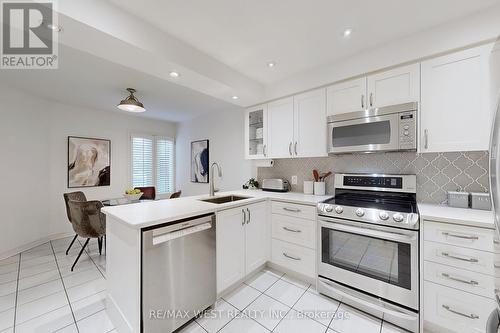 42 Brownstone Circle, Vaughan (Crestwood-Springfarm-Yorkhill), ON - Indoor Photo Showing Kitchen