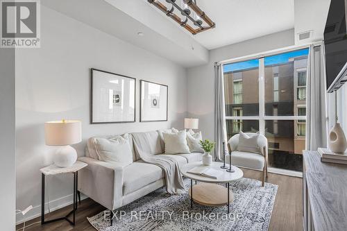 312 - 5220 Dundas Street, Burlington, ON - Indoor Photo Showing Living Room