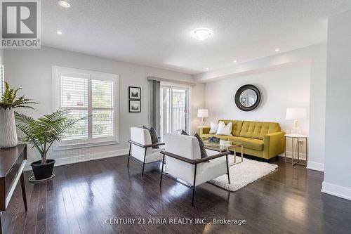 595 Mermaid Crescent, Mississauga, ON - Indoor Photo Showing Living Room