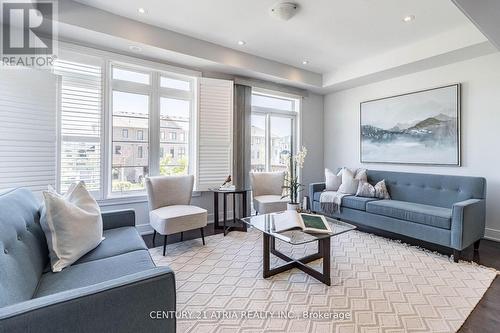 595 Mermaid Crescent, Mississauga, ON - Indoor Photo Showing Living Room