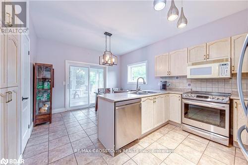 1104 Alfred Street, Innisfil, ON - Indoor Photo Showing Kitchen With Double Sink