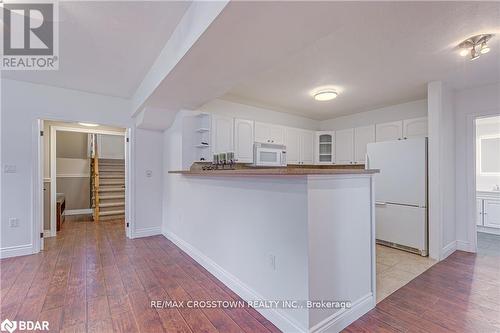 1104 Alfred Street, Innisfil, ON - Indoor Photo Showing Kitchen