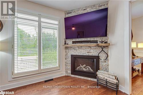 1104 Alfred Street, Innisfil, ON - Indoor Photo Showing Living Room With Fireplace