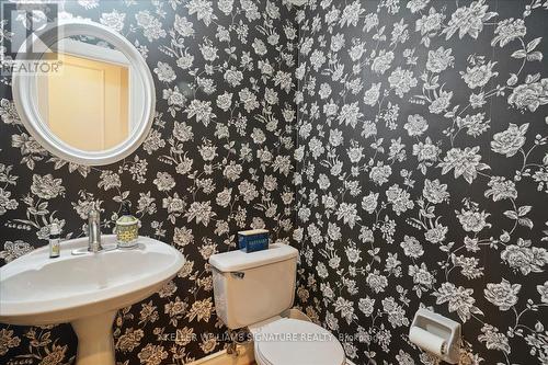 32 Wakefield Lane, Hamilton, ON - Indoor Photo Showing Bathroom