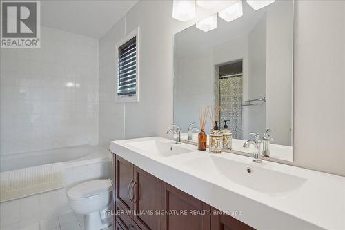 32 Wakefield Lane, Hamilton (Waterdown), ON - Indoor Photo Showing Bathroom