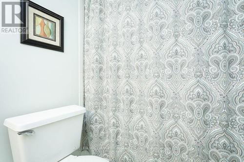 32 Wakefield Lane, Hamilton (Waterdown), ON - Indoor Photo Showing Bathroom